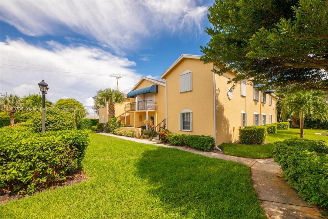 For Sale: $199,900 (3 beds, 2 baths, 1024 Square Feet)