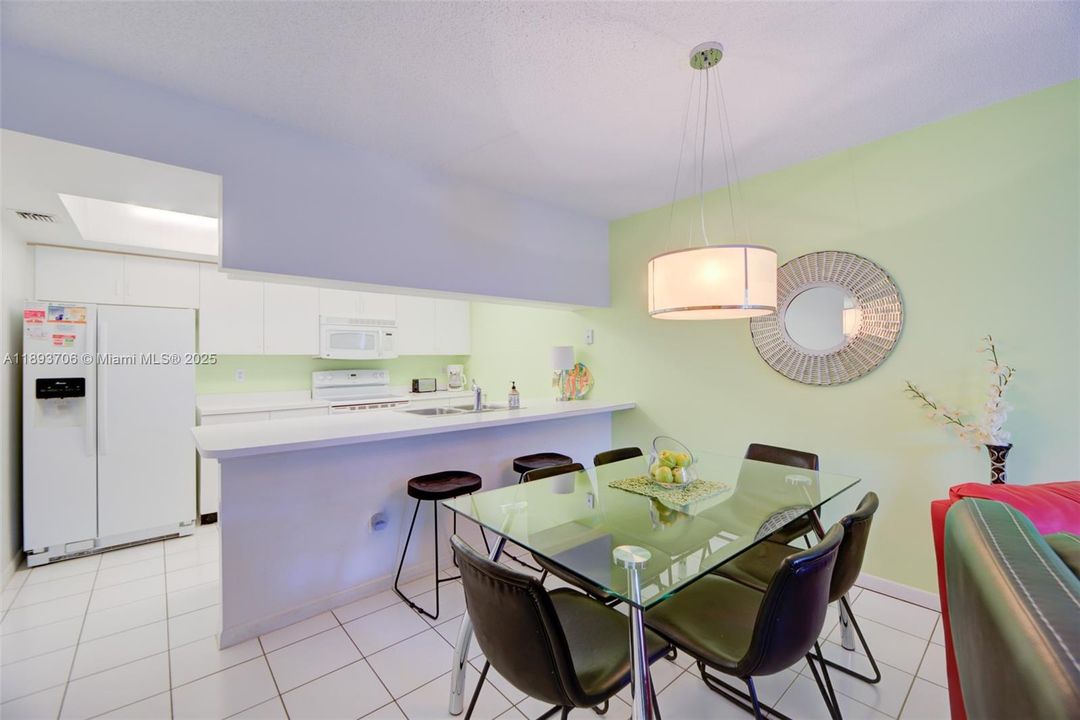 For Sale: $199,900 (3 beds, 2 baths, 1024 Square Feet)