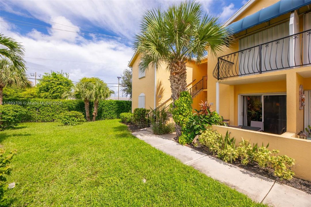 For Sale: $199,900 (3 beds, 2 baths, 1024 Square Feet)