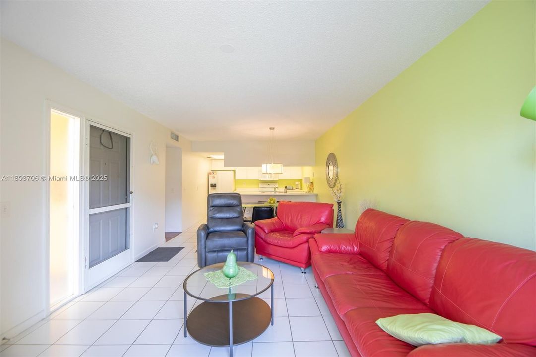 For Sale: $199,900 (3 beds, 2 baths, 1024 Square Feet)