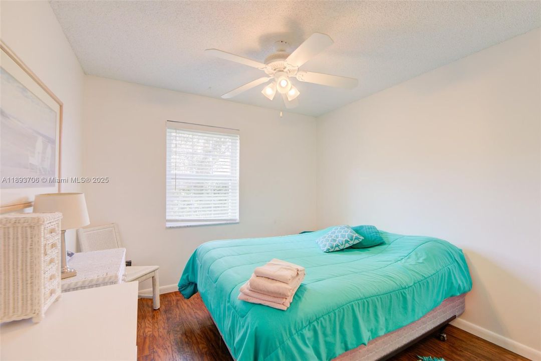 For Sale: $199,900 (3 beds, 2 baths, 1024 Square Feet)