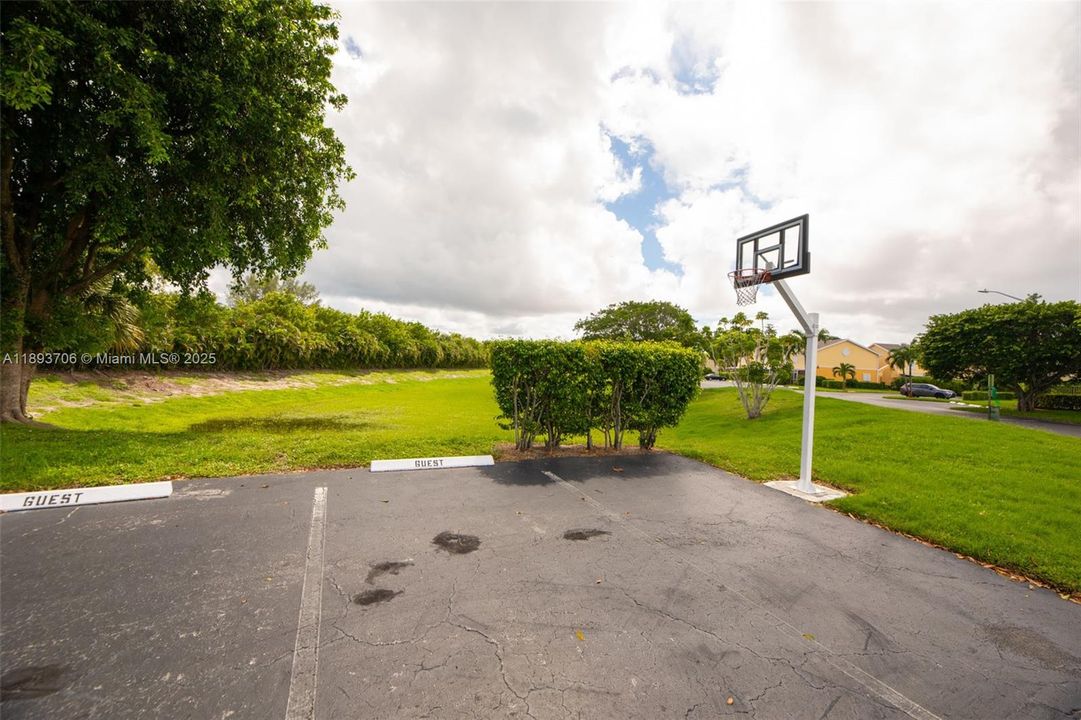 For Sale: $199,900 (3 beds, 2 baths, 1024 Square Feet)