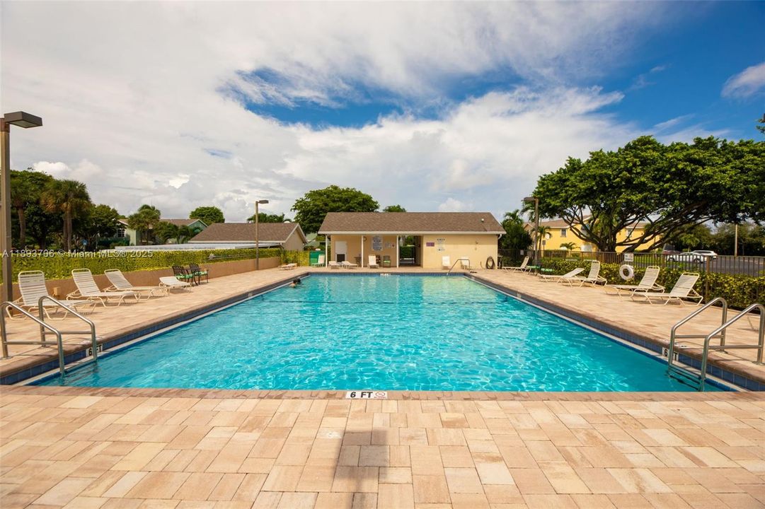 For Sale: $199,900 (3 beds, 2 baths, 1024 Square Feet)