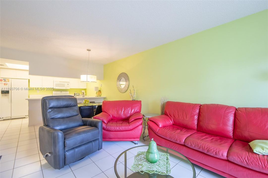 For Sale: $199,900 (3 beds, 2 baths, 1024 Square Feet)