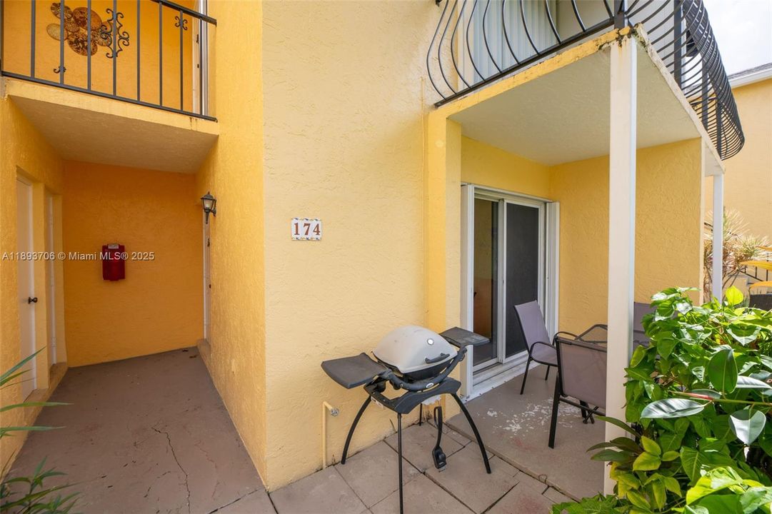 For Sale: $199,900 (3 beds, 2 baths, 1024 Square Feet)