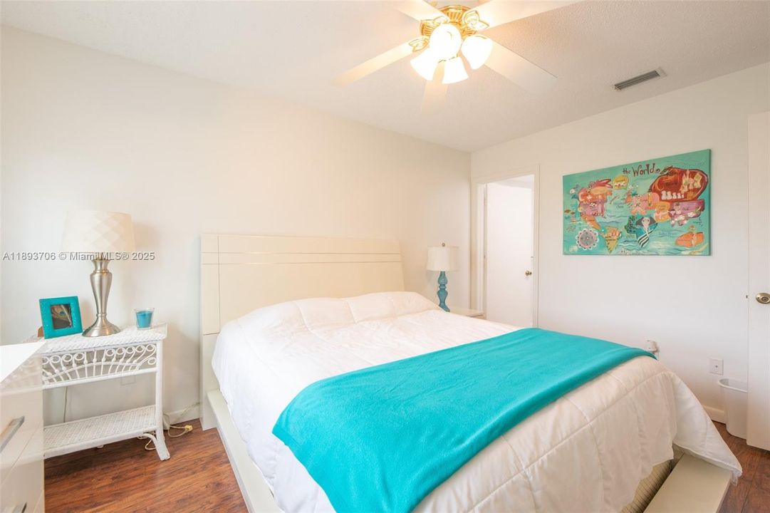 For Sale: $199,900 (3 beds, 2 baths, 1024 Square Feet)