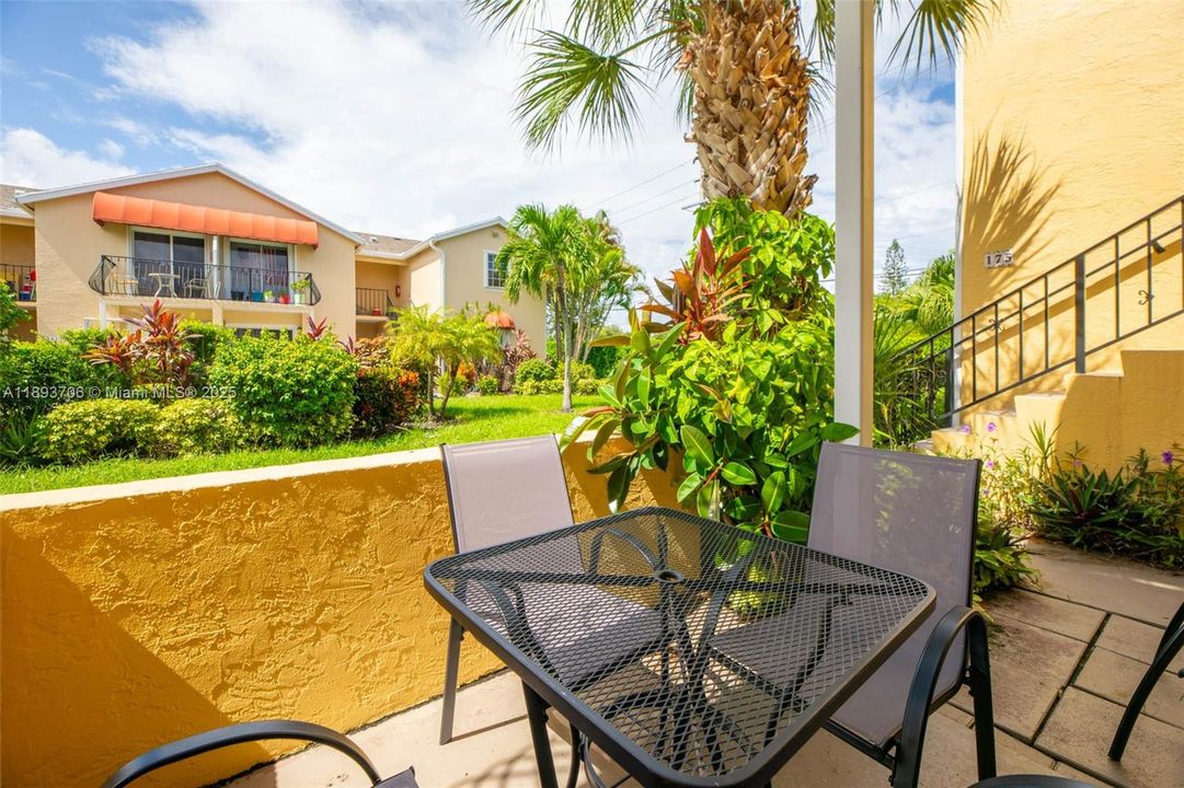 For Sale: $199,900 (3 beds, 2 baths, 1024 Square Feet)