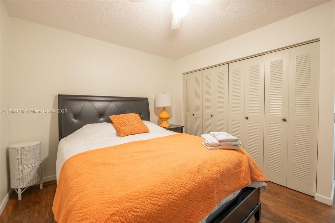 For Sale: $199,900 (3 beds, 2 baths, 1024 Square Feet)