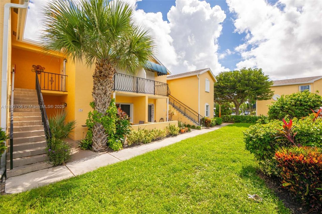 For Sale: $199,900 (3 beds, 2 baths, 1024 Square Feet)