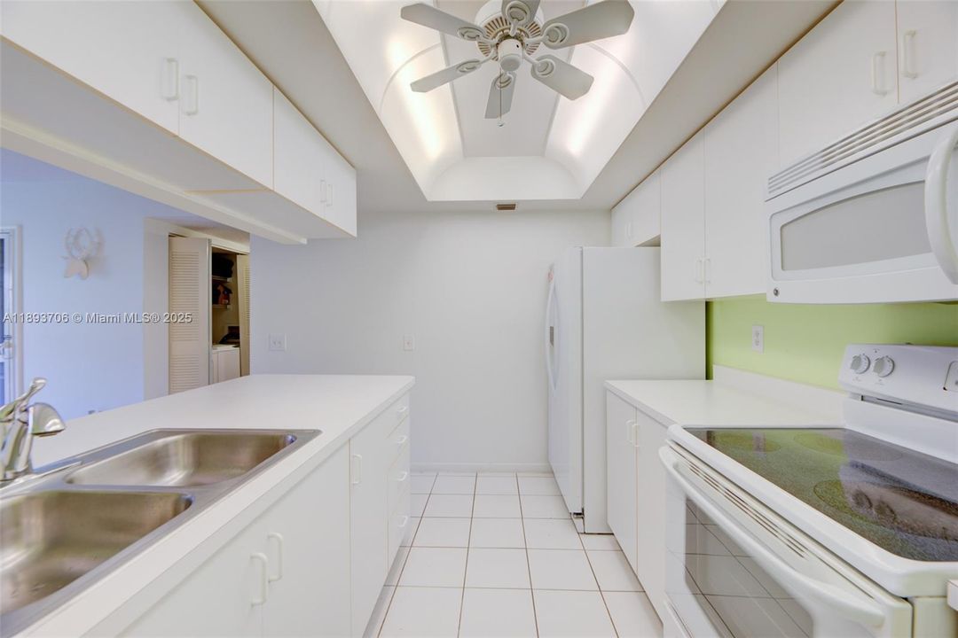 For Sale: $199,900 (3 beds, 2 baths, 1024 Square Feet)