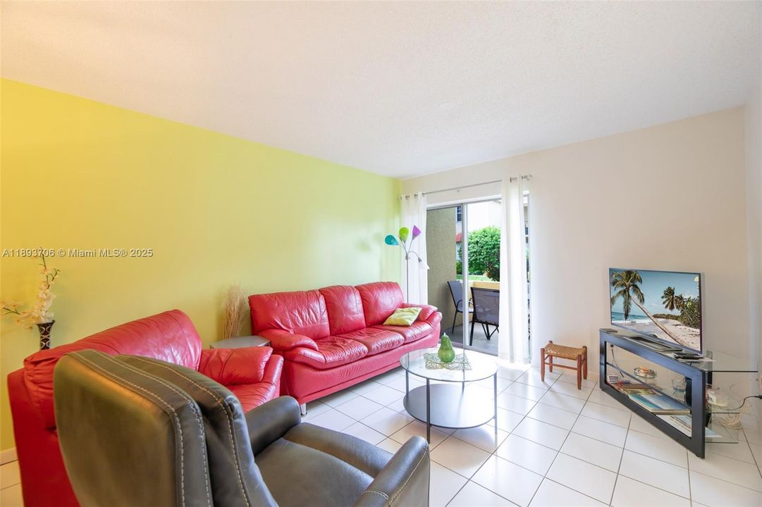 For Sale: $199,900 (3 beds, 2 baths, 1024 Square Feet)