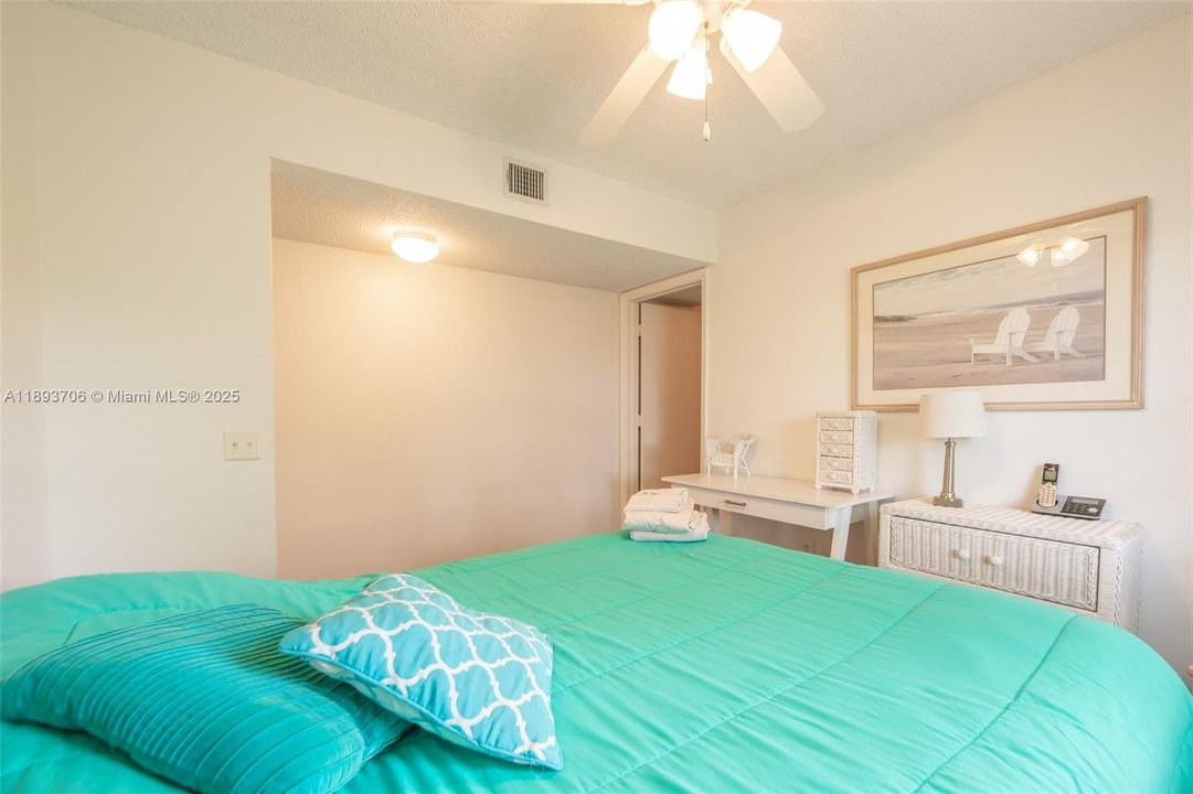 For Sale: $199,900 (3 beds, 2 baths, 1024 Square Feet)