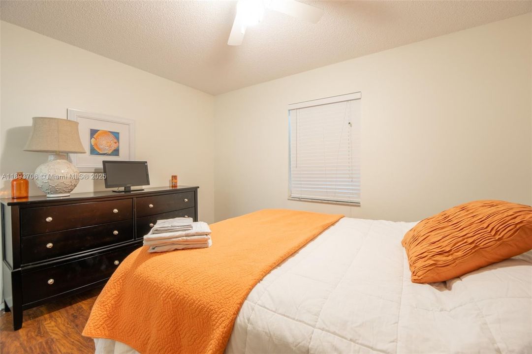 For Sale: $199,900 (3 beds, 2 baths, 1024 Square Feet)