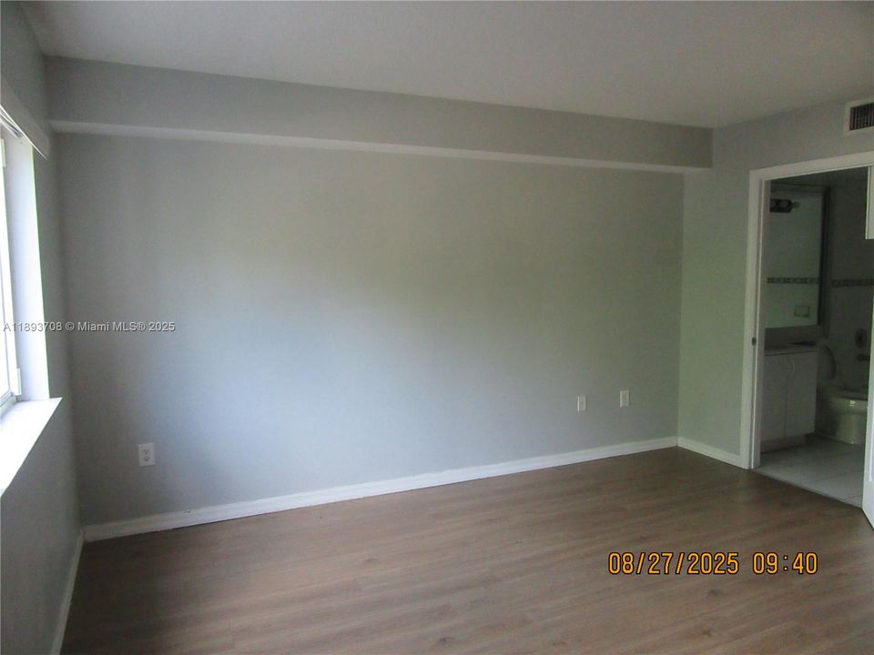 Под контрактом: $275,000 (2 спален, 2 ванн, 906 Квадратных фут)