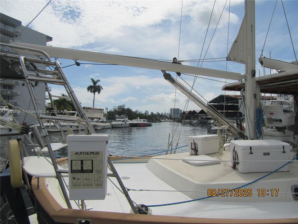 Под контрактом: $275,000 (2 спален, 2 ванн, 906 Квадратных фут)