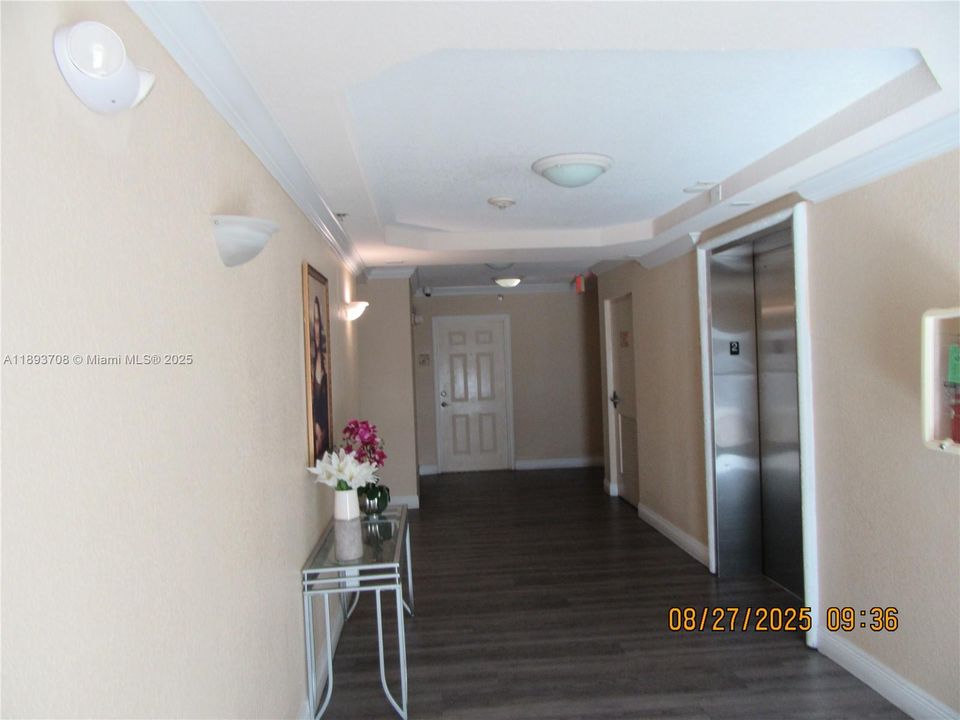 Под контрактом: $275,000 (2 спален, 2 ванн, 906 Квадратных фут)