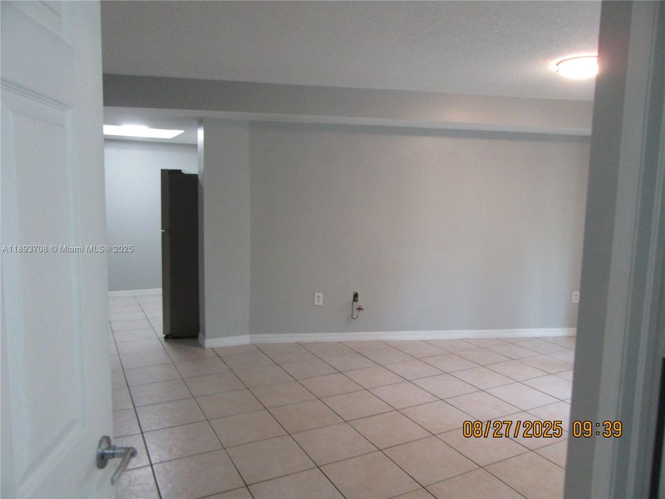 Под контрактом: $275,000 (2 спален, 2 ванн, 906 Квадратных фут)