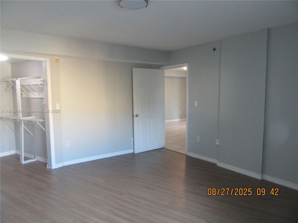 Под контрактом: $275,000 (2 спален, 2 ванн, 906 Квадратных фут)