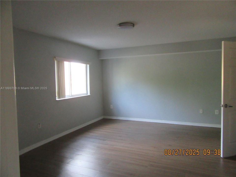 Под контрактом: $275,000 (2 спален, 2 ванн, 906 Квадратных фут)