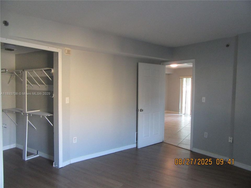 Под контрактом: $275,000 (2 спален, 2 ванн, 906 Квадратных фут)