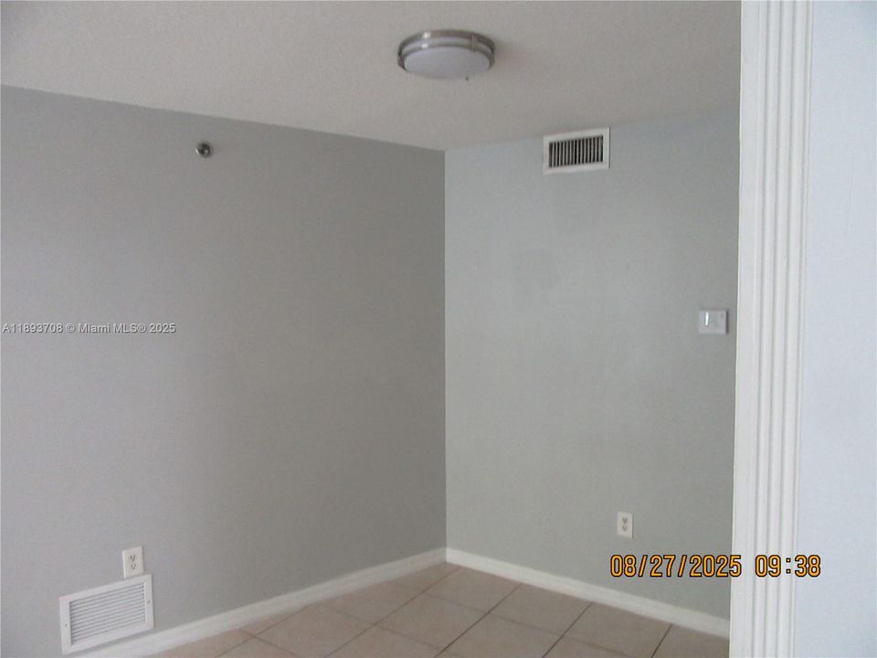 Под контрактом: $275,000 (2 спален, 2 ванн, 906 Квадратных фут)