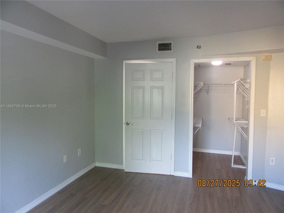 Под контрактом: $275,000 (2 спален, 2 ванн, 906 Квадратных фут)