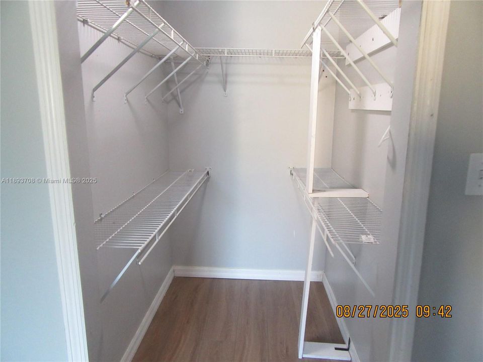 Под контрактом: $275,000 (2 спален, 2 ванн, 906 Квадратных фут)