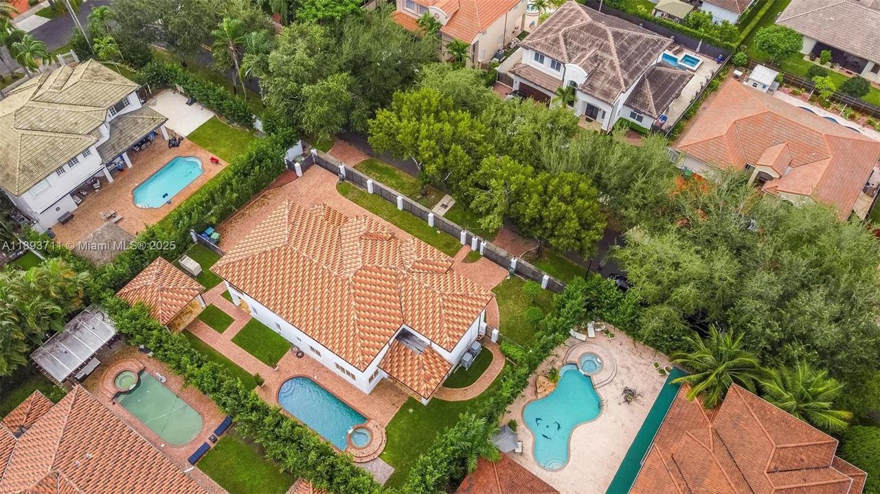 For Sale: $1,980,000 (5 beds, 6 baths, 3676 Square Feet)