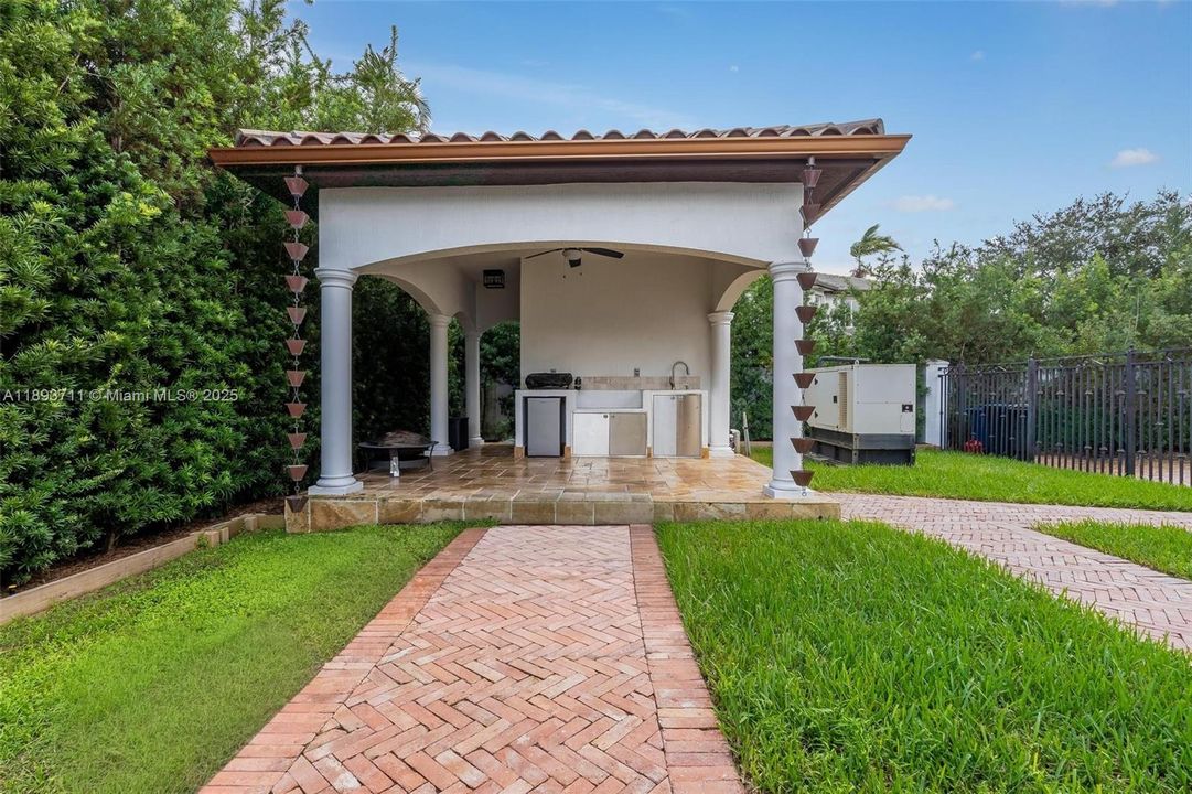 For Sale: $1,980,000 (5 beds, 6 baths, 3676 Square Feet)