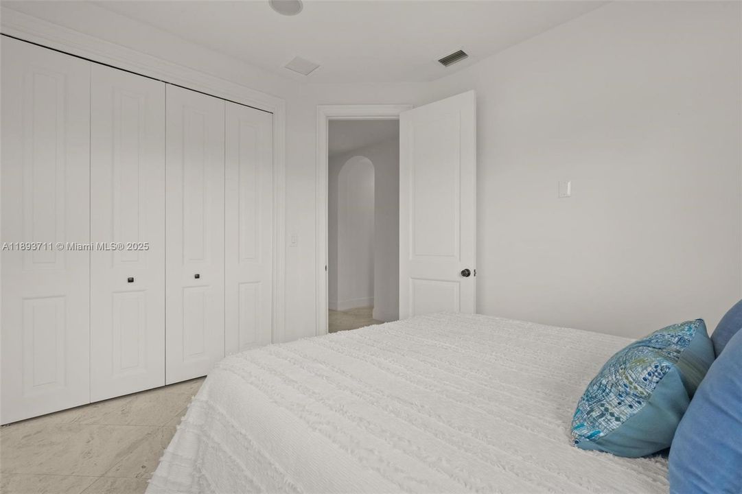 For Sale: $1,980,000 (5 beds, 6 baths, 3676 Square Feet)