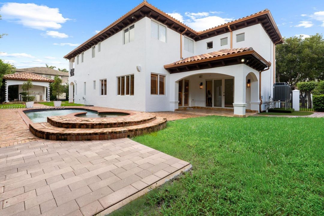 For Sale: $1,980,000 (5 beds, 6 baths, 3676 Square Feet)