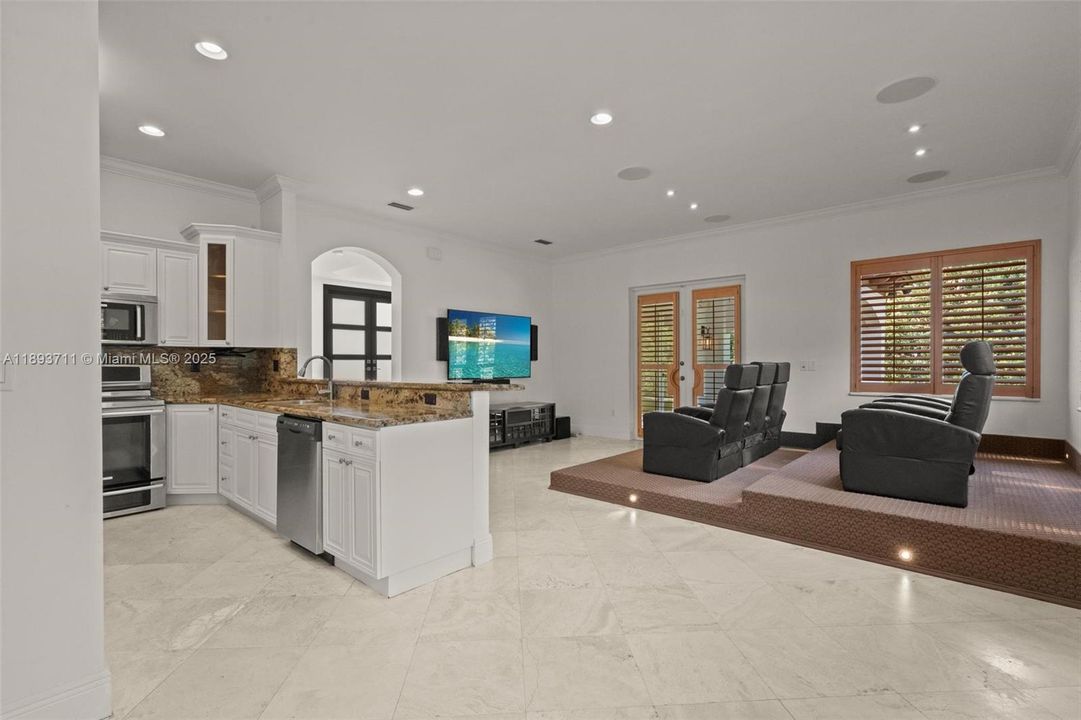 For Sale: $1,980,000 (5 beds, 6 baths, 3676 Square Feet)