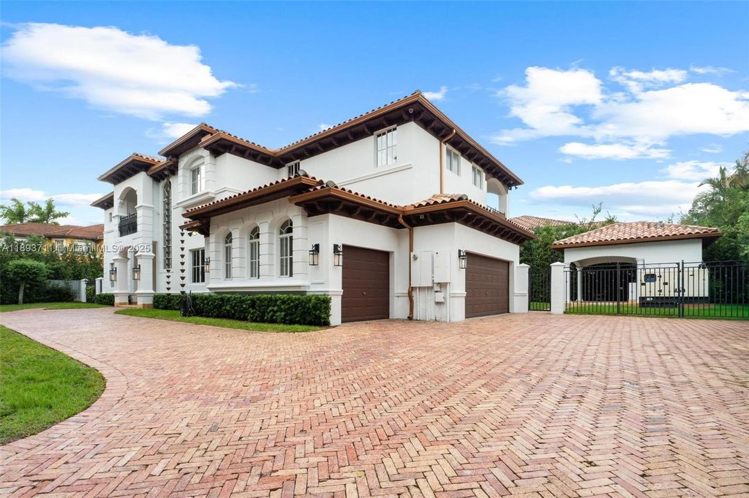 For Sale: $1,980,000 (5 beds, 6 baths, 3676 Square Feet)