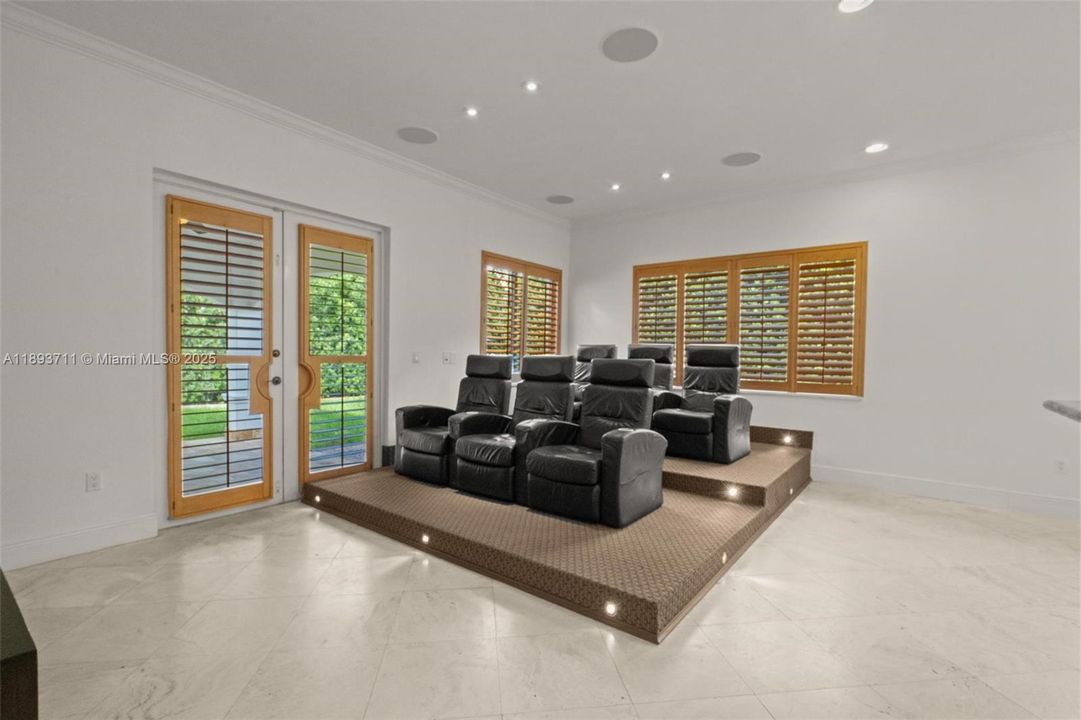 For Sale: $1,980,000 (5 beds, 6 baths, 3676 Square Feet)