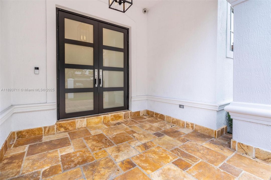 For Sale: $1,980,000 (5 beds, 6 baths, 3676 Square Feet)