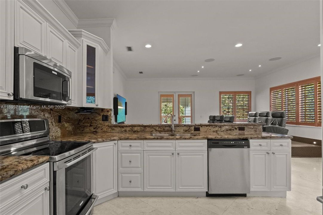 For Sale: $1,980,000 (5 beds, 6 baths, 3676 Square Feet)