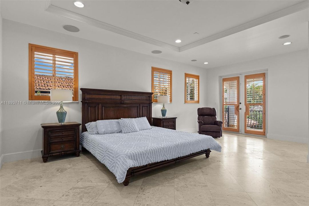 For Sale: $1,980,000 (5 beds, 6 baths, 3676 Square Feet)