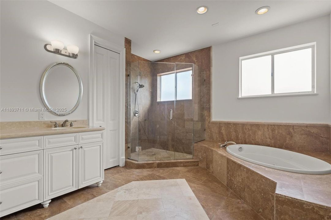 For Sale: $1,980,000 (5 beds, 6 baths, 3676 Square Feet)