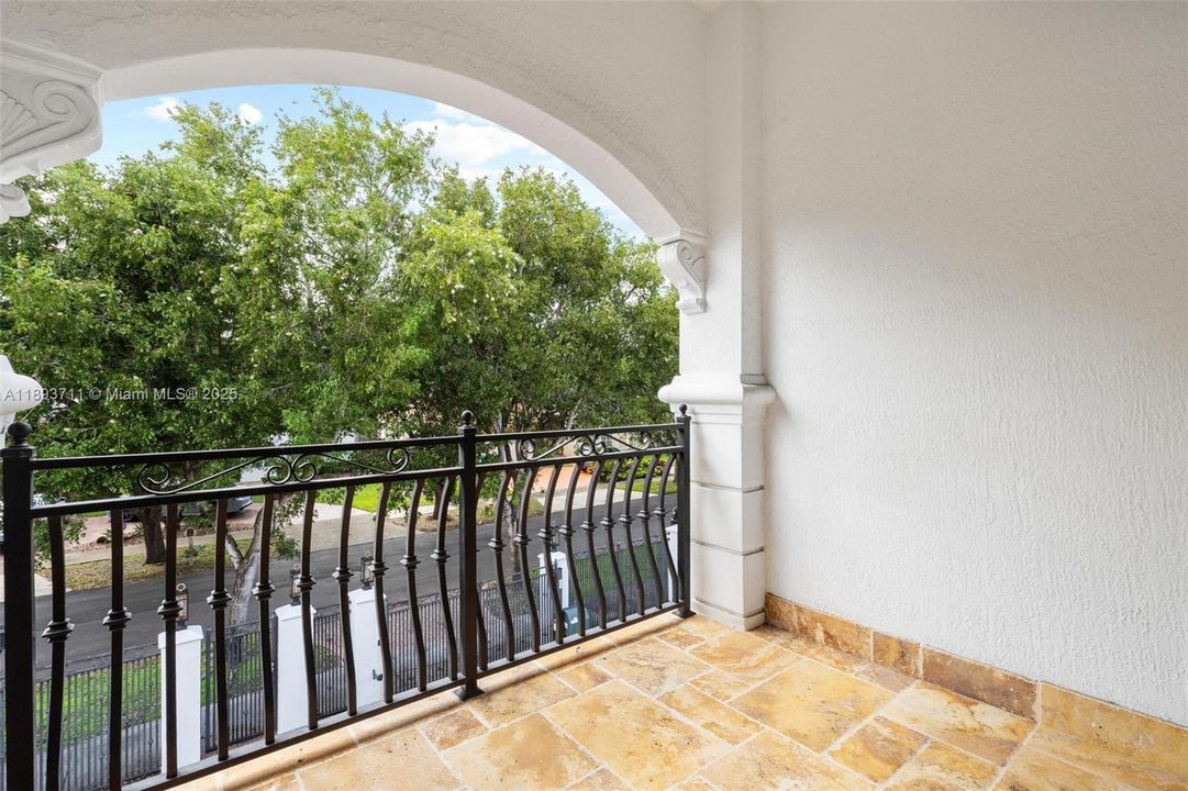 For Sale: $1,980,000 (5 beds, 6 baths, 3676 Square Feet)