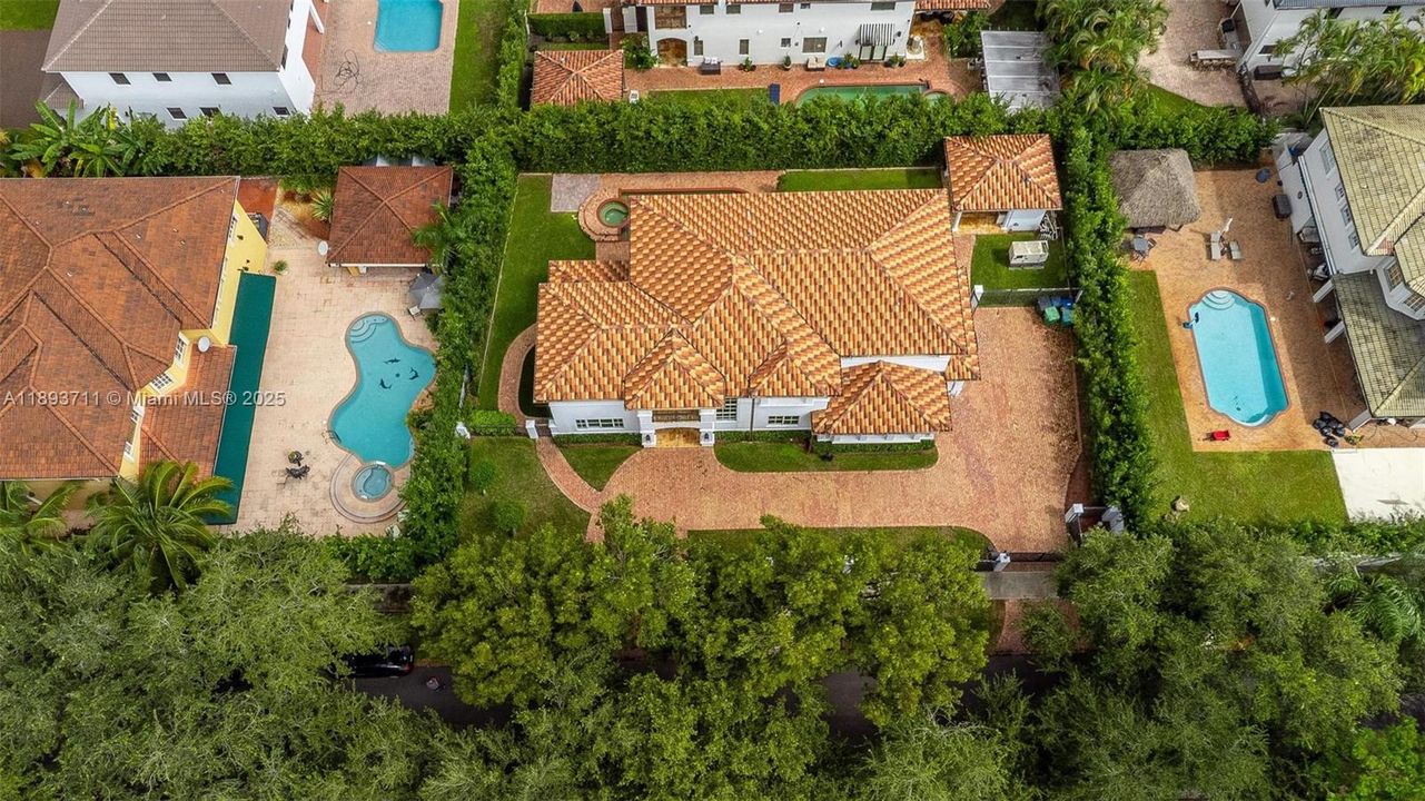 For Sale: $1,980,000 (5 beds, 6 baths, 3676 Square Feet)