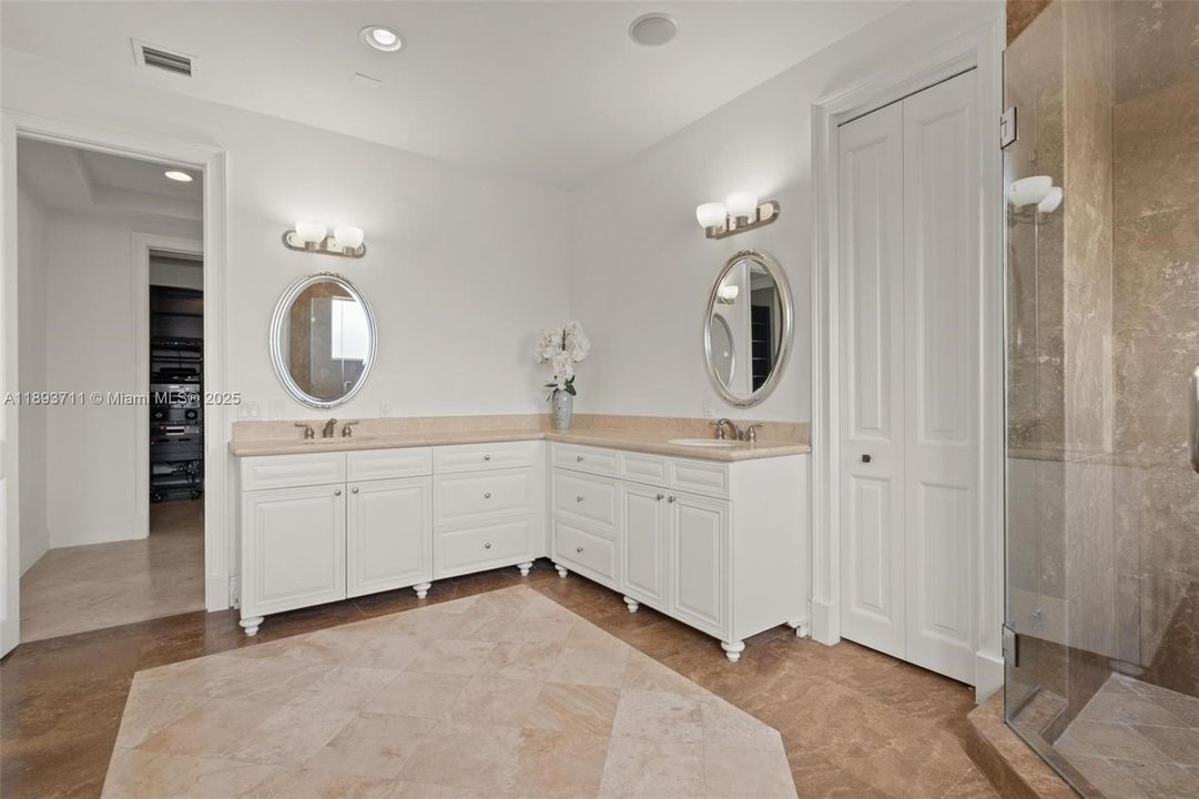 For Sale: $1,980,000 (5 beds, 6 baths, 3676 Square Feet)