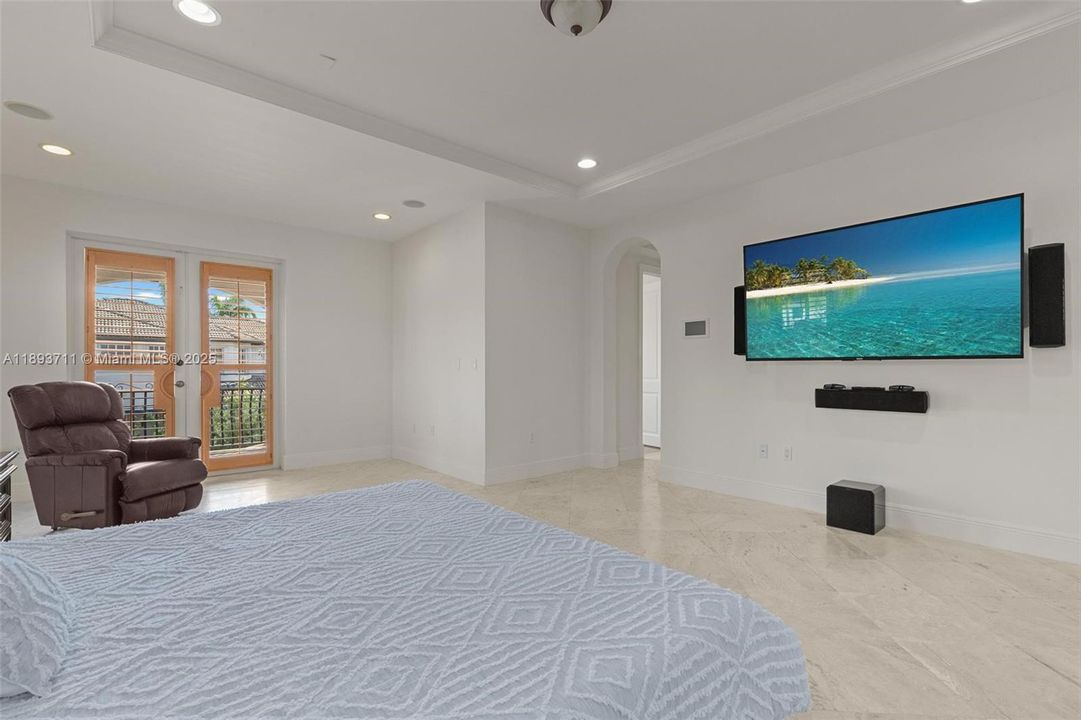 For Sale: $1,980,000 (5 beds, 6 baths, 3676 Square Feet)