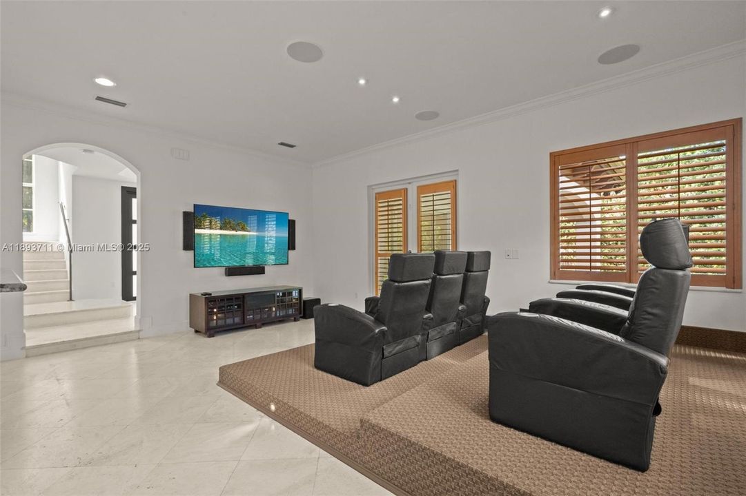 For Sale: $1,980,000 (5 beds, 6 baths, 3676 Square Feet)