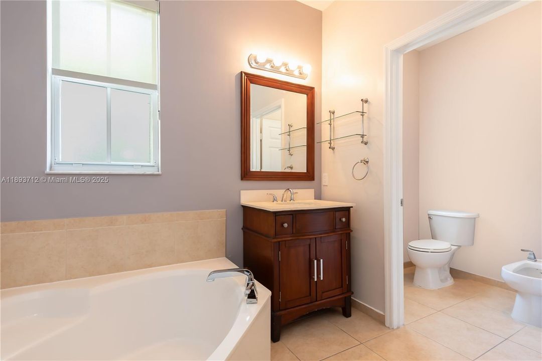 待售: $820,000 (3 贝兹, 3 浴室, 2062 平方英尺)