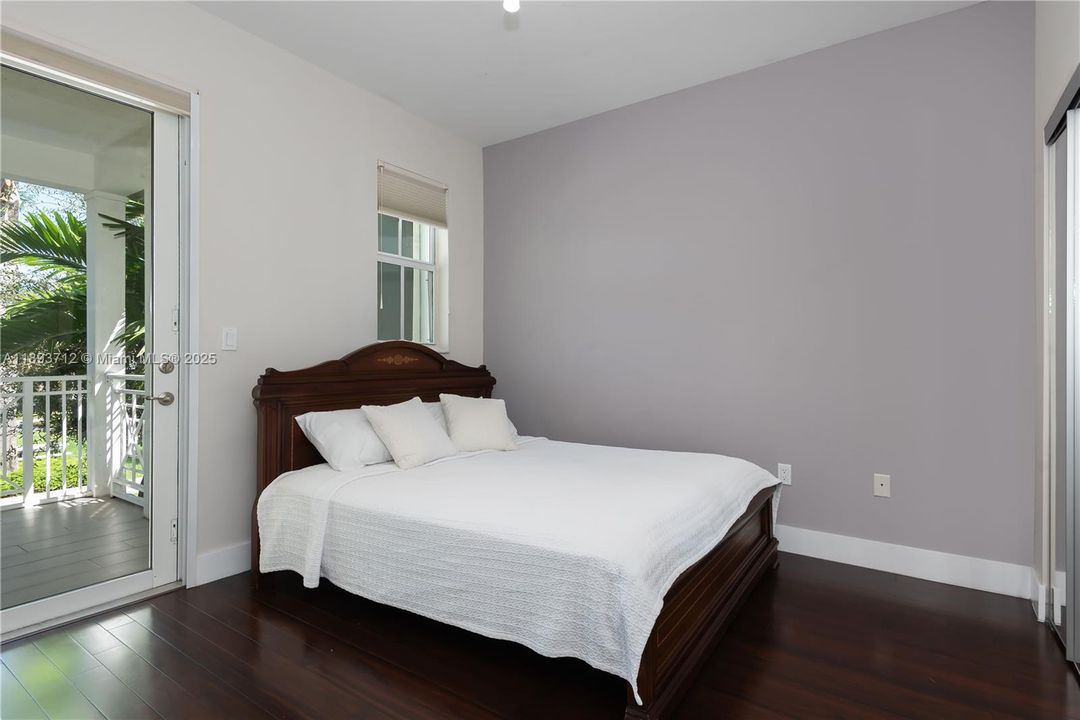 待售: $820,000 (3 贝兹, 3 浴室, 2062 平方英尺)