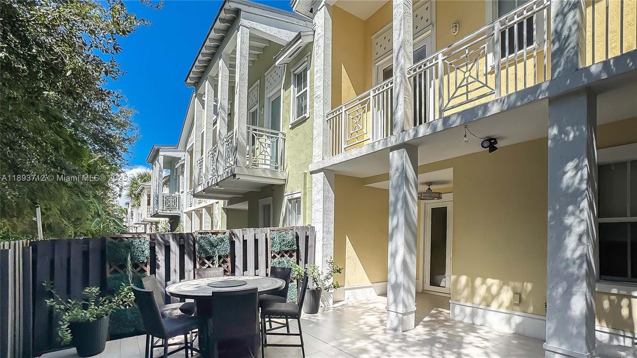 待售: $820,000 (3 贝兹, 3 浴室, 2062 平方英尺)