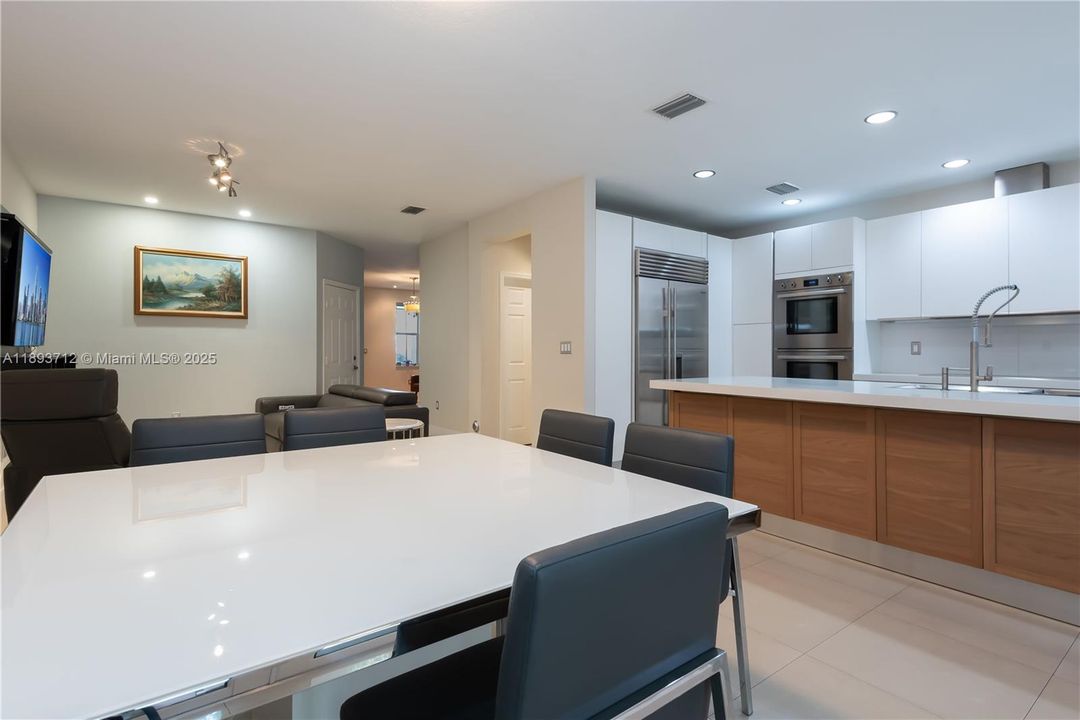 待售: $820,000 (3 贝兹, 3 浴室, 2062 平方英尺)