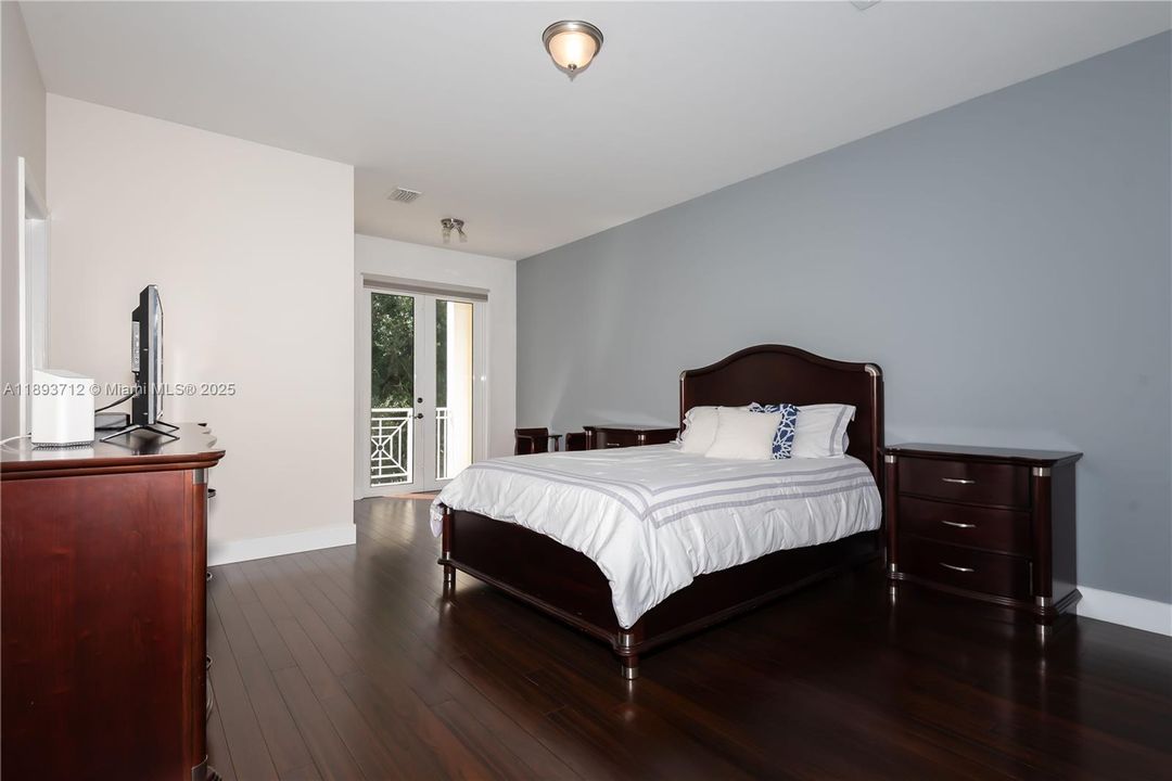 待售: $820,000 (3 贝兹, 3 浴室, 2062 平方英尺)