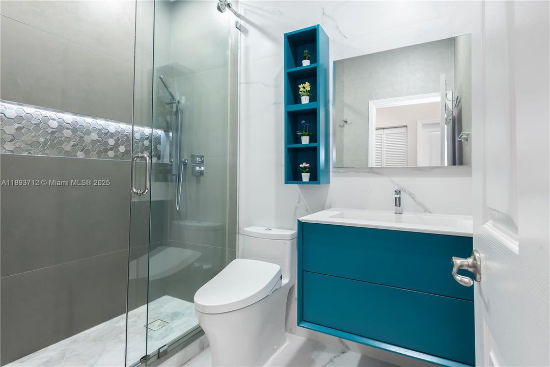 Beautiful second full bathroom located in the upstairs hallway, shared by the two secondary bedrooms