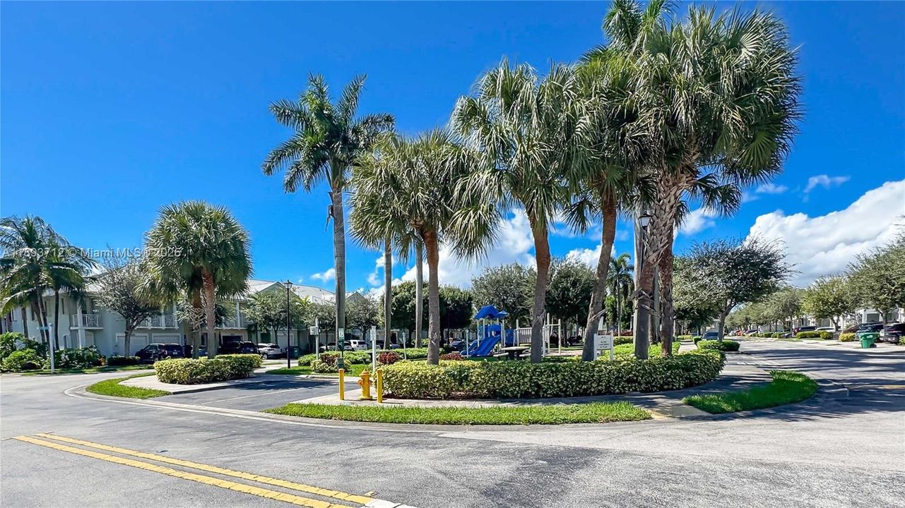 待售: $820,000 (3 贝兹, 3 浴室, 2062 平方英尺)